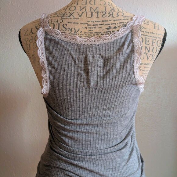 Hollister Y2K Lace Trim Gray Ribbed Soft Cami - Picture 4 of 5